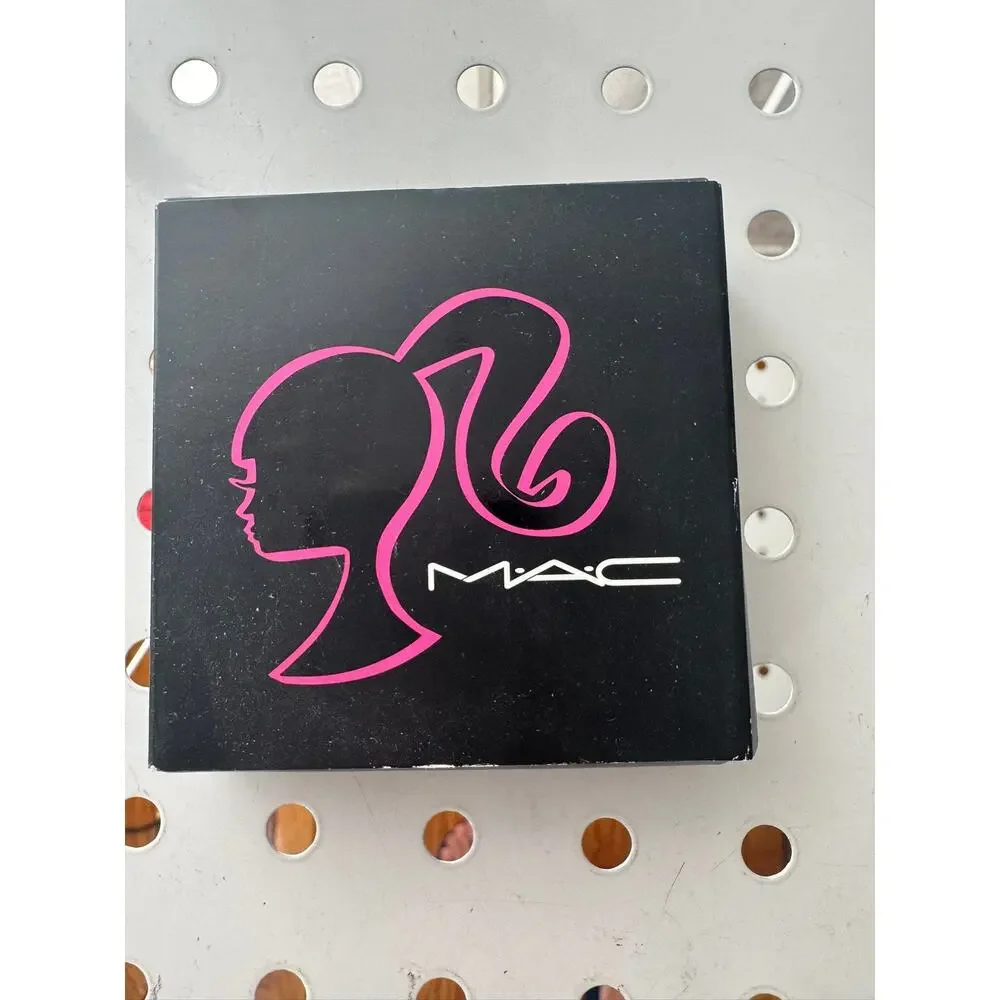 MAC Barbie Beauty Powder in E17